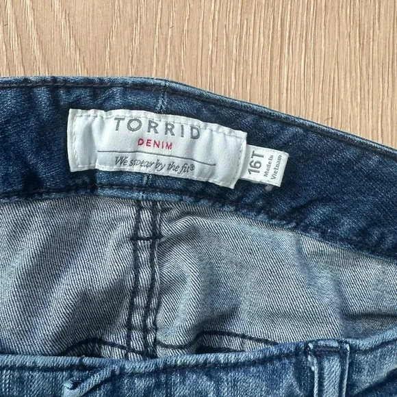 Torrid Denim Graphic Slim Jeans – Dark Wash
Size 16T - Picture 4 of 4